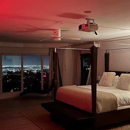 Le Chateau Los Angeles Exterior photo