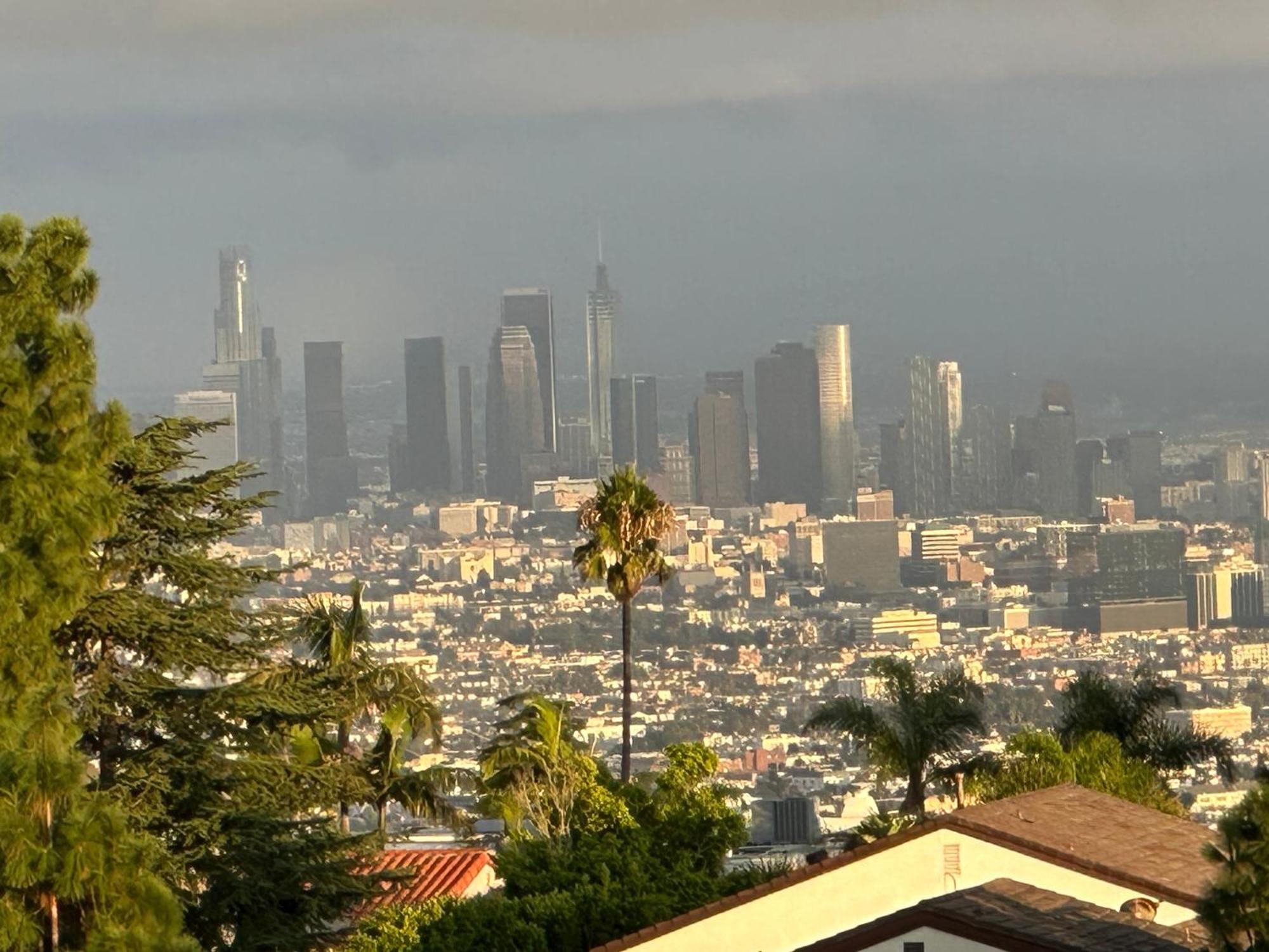 Le Chateau Los Angeles Exterior photo
