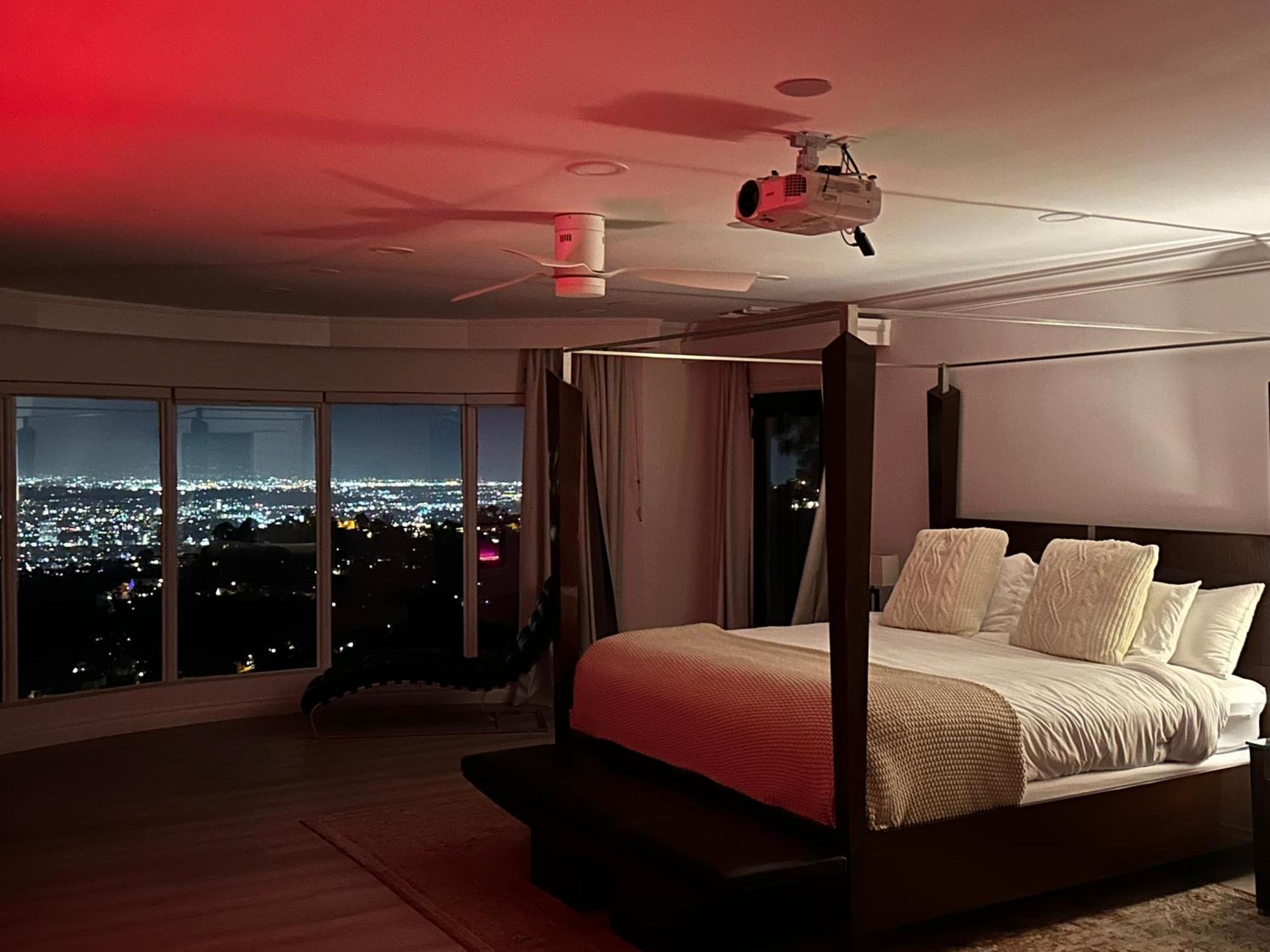 Le Chateau Los Angeles Exterior photo