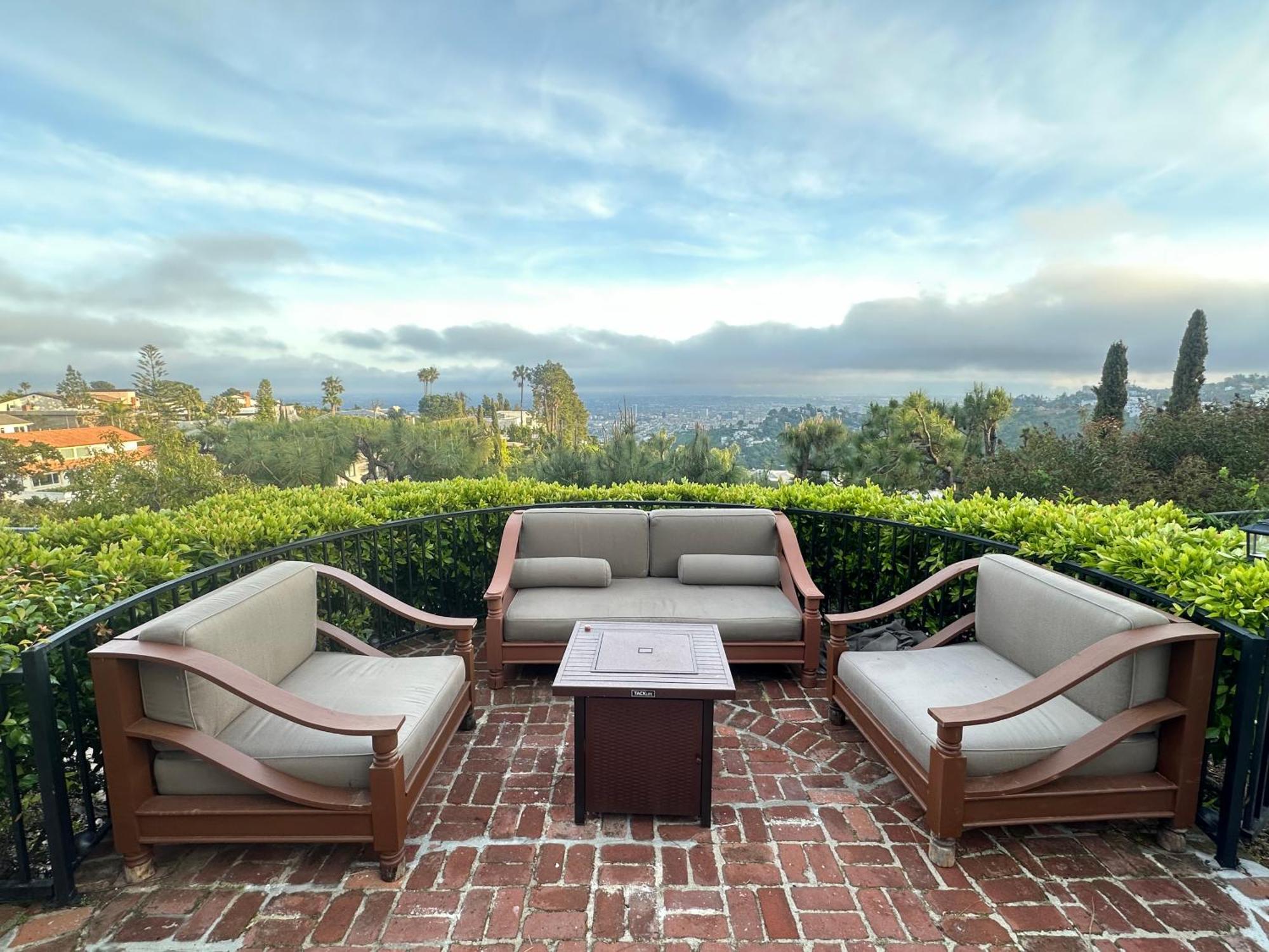 Le Chateau Los Angeles Exterior photo